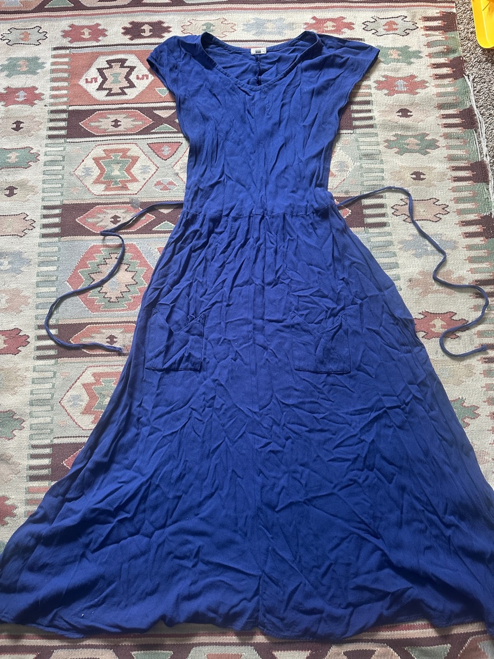 Field Day Apparel L Periwinkle V-Neck Tie-Waist midi-maxi swing Dress